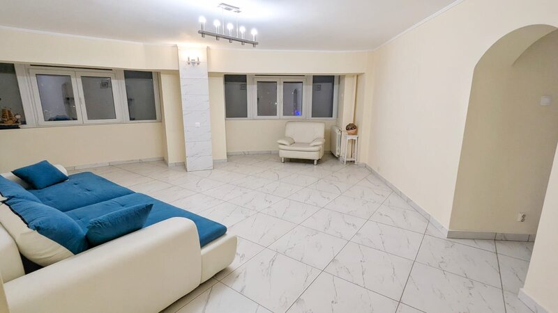 Piata Alba Iulia, Bd Unirii, 3 camere 103 mp 2 Bai Renovat Total Parcare AC